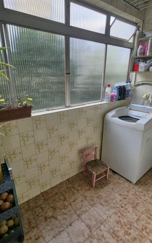 Apartamento à venda com 130m², 4 quartos e 3 vagas Apartamento à venda com 130m², 4 quartos e 3 vagasÁrea de serviço
