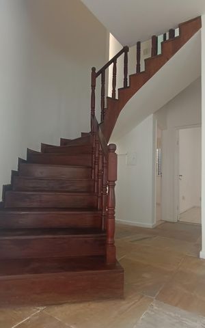 Casa para alugar com 189m², 5 quartos e 1 vaga Casa para alugar com 189m², 5 quartos e 1 vagaSala