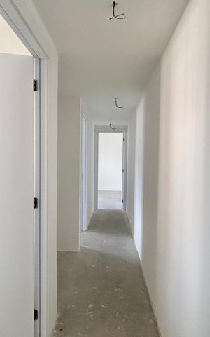 Apartamento à venda com 130m², 3 quartos e 2 vagas Apartamento à venda com 130m², 3 quartos e 2 vagasCorredor