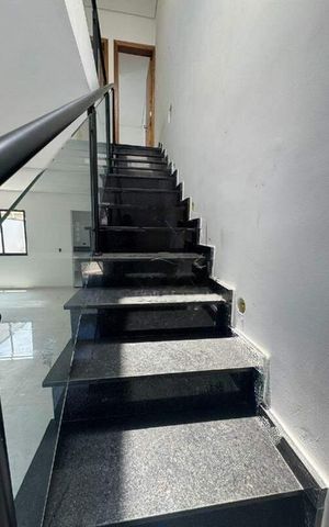 Casa à venda com 70m², 2 quartos e 2 vagas