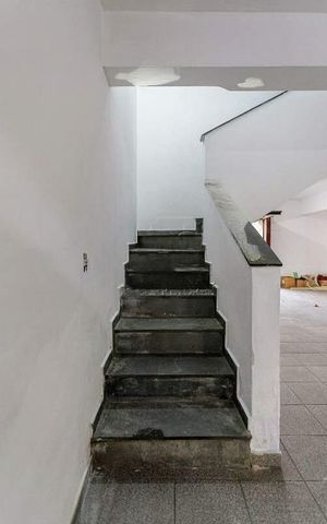 Casa à venda com 216m², 4 quartos e 8 vagas