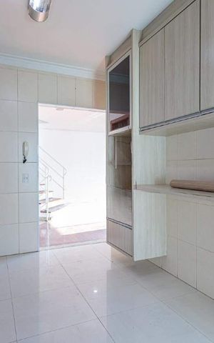 Casa à venda com 235m², 3 quartos e 4 vagas