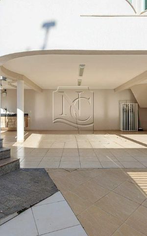Casa à venda com 235m², 3 quartos e 4 vagas