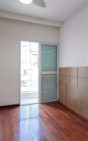 Casa à venda com 235m², 3 quartos e 4 vagas