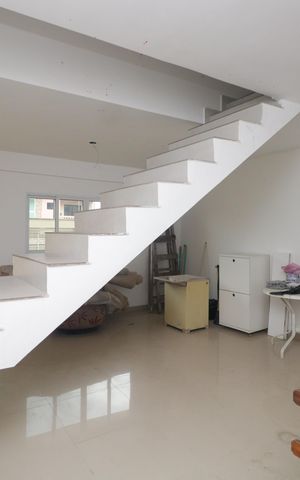 Casa à venda com 146m², 3 quartos e 4 vagas Casa à venda com 146m², 3 quartos e 4 vagasSala