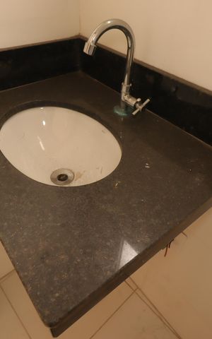 Casa à venda com 143m², 2 quartos e 2 vagasBanheiro Social - Pia