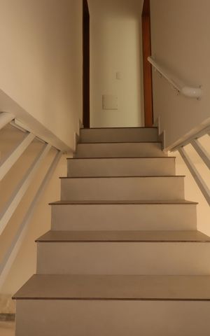 Casa à venda com 143m², 2 quartos e 2 vagasEscada