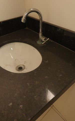Casa à venda com 143m², 2 quartos e 2 vagasBanheiro da Suíte 1 - Pia