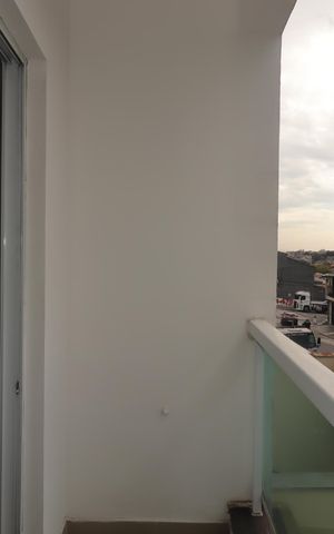 Casa à venda com 143m², 2 quartos e 2 vagasSacada da Sala de TV