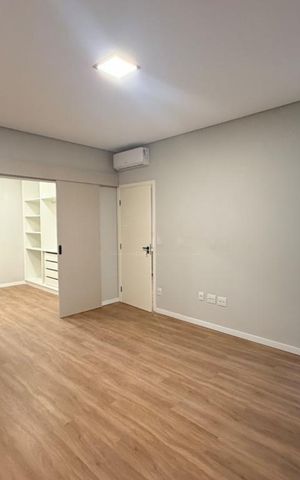 Casa de condomínio para alugar com 330m², 5 quartos e 4 vagas