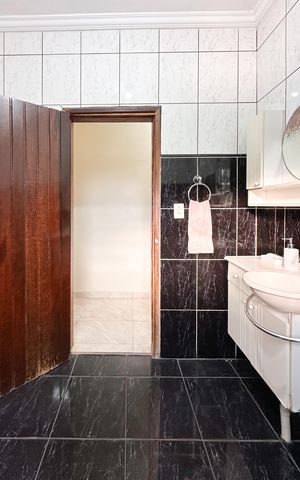 Casa para alugar com 140m², 4 quartos e 2 vagasBanheiro Social