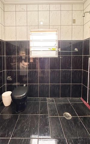 Casa para alugar com 140m², 4 quartos e 2 vagasBanheiro Social