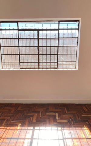 Casa à venda com 69m², 2 quartos e 2 vagasSala