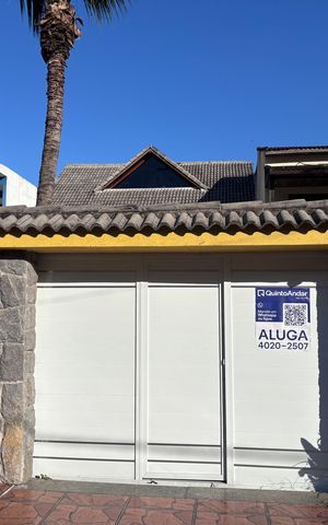 Casa de condomínio para alugar com 265m², 3 quartos e 2 vagas Casa de condomínio para alugar com 265m², 3 quartos e 2 vagasFachada