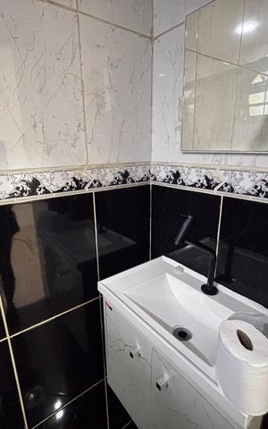 Casa de condomínio para alugar com 265m², 3 quartos e 2 vagas Casa de condomínio para alugar com 265m², 3 quartos e 2 vagasBanheiro da Suíte 2