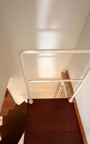 Casa para alugar com 100m², 3 quartos e 3 vagasEscada