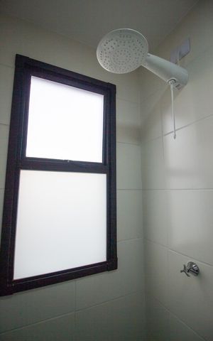 Apartamento para alugar com 55m², 2 quartos e 1 vaga Apartamento para alugar com 55m², 2 quartos e 1 vagaBanheiro da Suíte