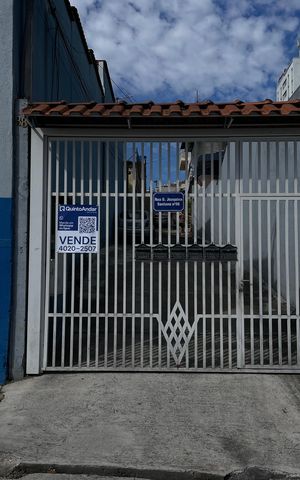 Casa à venda com 80m², 3 quartos e sem vaga Casa à venda com 80m², 3 quartos e sem vagaFachada+Placa