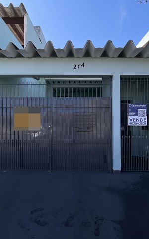 Casa à venda com 125m², 1 quarto e 4 vagas Casa à venda com 125m², 1 quarto e 4 vagasFachada+Placa