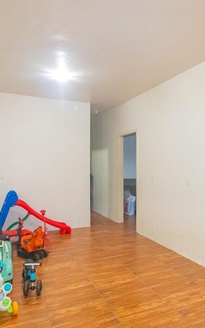 Casa à venda com 192m², 3 quartos e 2 vagas Casa à venda com 192m², 3 quartos e 2 vagasSala