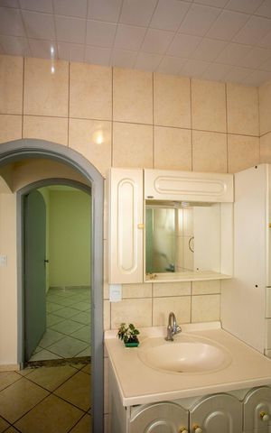Casa à venda com 260m², 5 quartos e 3 vagasBanheiro Social