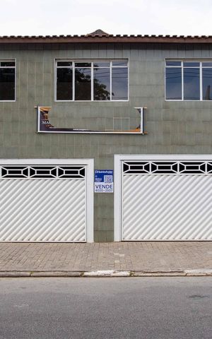 Casa à venda com 260m², 5 quartos e 3 vagasFachada