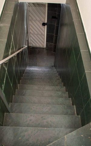 Casa à venda com 260m², 5 quartos e 3 vagasEscada