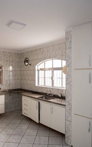 Casa à venda com 260m², 5 quartos e 3 vagasCozinha