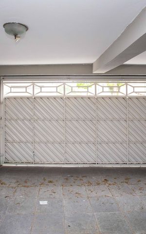 Casa à venda com 260m², 5 quartos e 3 vagasGaragem