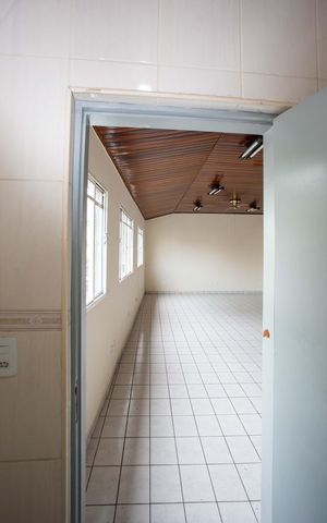 Casa à venda com 260m², 5 quartos e 3 vagasBanheiro 1
