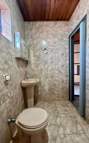 Casa para alugar com 150m², 3 quartos e 2 vagas Casa para alugar com 150m², 3 quartos e 2 vagasBanheiro da Suíte