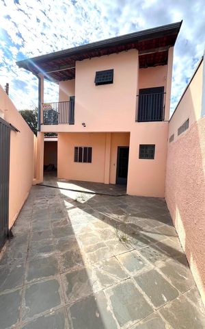 Casa para alugar com 150m², 3 quartos e 2 vagas Casa para alugar com 150m², 3 quartos e 2 vagasQuintal