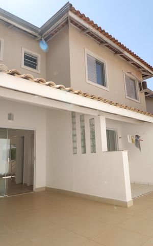 Casa de condomínio para alugar com 95m², 3 quartos e 2 vagasQuintal - Varanda