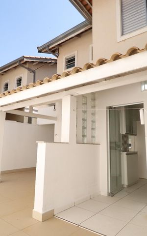 Casa de condomínio para alugar com 95m², 3 quartos e 2 vagasQuintal - Varanda