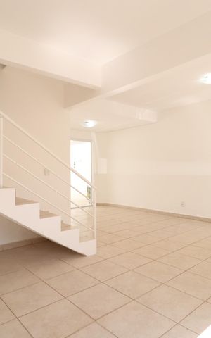 Casa de condomínio para alugar com 95m², 3 quartos e 2 vagasSala