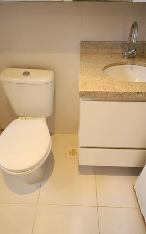 Apartamento à venda com 77m², 2 quartos e 2 vagasBanheiro da Suíte 1