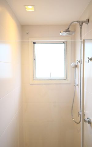 Apartamento à venda com 77m², 2 quartos e 2 vagasBanheiro da Suíte 1