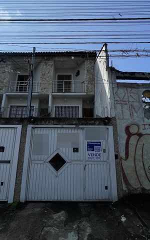 Casa à venda com 147m², 3 quartos e 3 vagas Casa à venda com 147m², 3 quartos e 3 vagasFachada+Placa