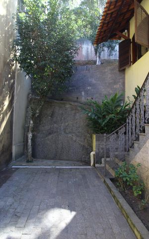 Casa de condomínio à venda com 225m², 2 quartos e 1 vagaQuintal
