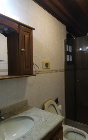 Casa de condomínio à venda com 225m², 2 quartos e 1 vagaBanheiro