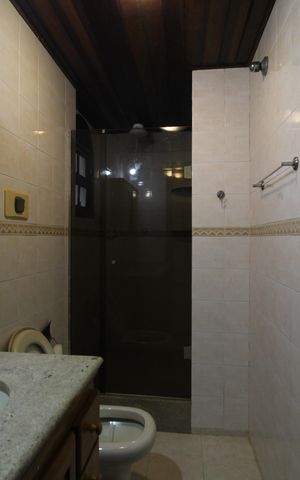 Casa de condomínio à venda com 225m², 2 quartos e 1 vagaBanheiro