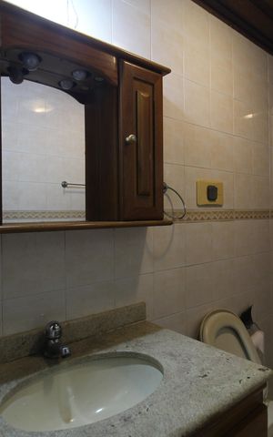 Casa de condomínio à venda com 225m², 2 quartos e 1 vagaBanheiro