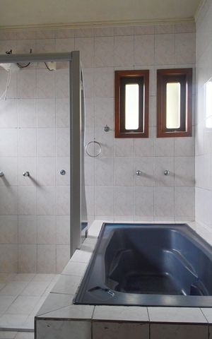 Casa para alugar com 500m², 6 quartos e 4 vagasBanheiro 1