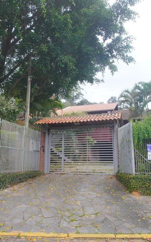 Casa para alugar com 500m², 6 quartos e 4 vagasFachada