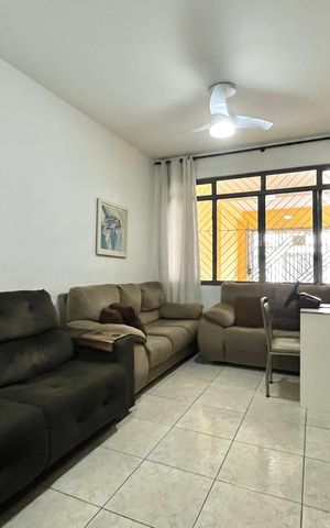 Casa à venda com 160m², 5 quartos e 2 vagas Casa à venda com 160m², 5 quartos e 2 vagasSala