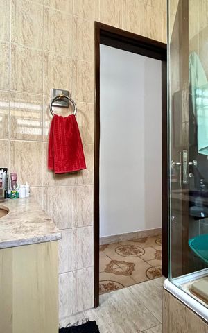 Casa à venda com 160m², 5 quartos e 2 vagas Casa à venda com 160m², 5 quartos e 2 vagasBanheiro da Suíte 1