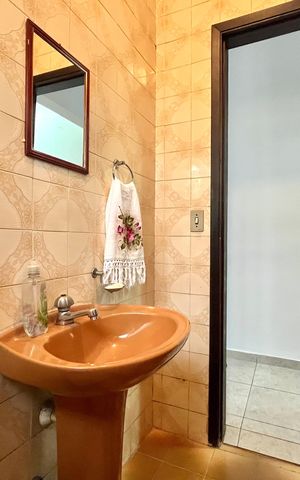Casa à venda com 160m², 5 quartos e 2 vagas Casa à venda com 160m², 5 quartos e 2 vagasLavabo