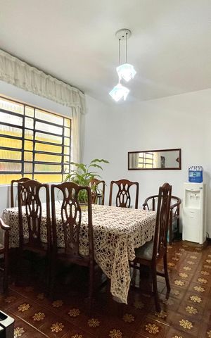 Casa à venda com 160m², 5 quartos e 2 vagas Casa à venda com 160m², 5 quartos e 2 vagasSala de Jantar