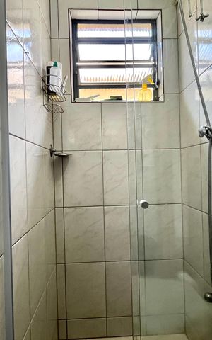 Casa à venda com 160m², 5 quartos e 2 vagas Casa à venda com 160m², 5 quartos e 2 vagasBanheiro Corredor
