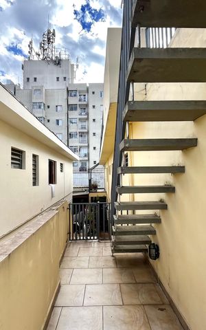 Casa à venda com 160m², 5 quartos e 2 vagas Casa à venda com 160m², 5 quartos e 2 vagasÁrea externa